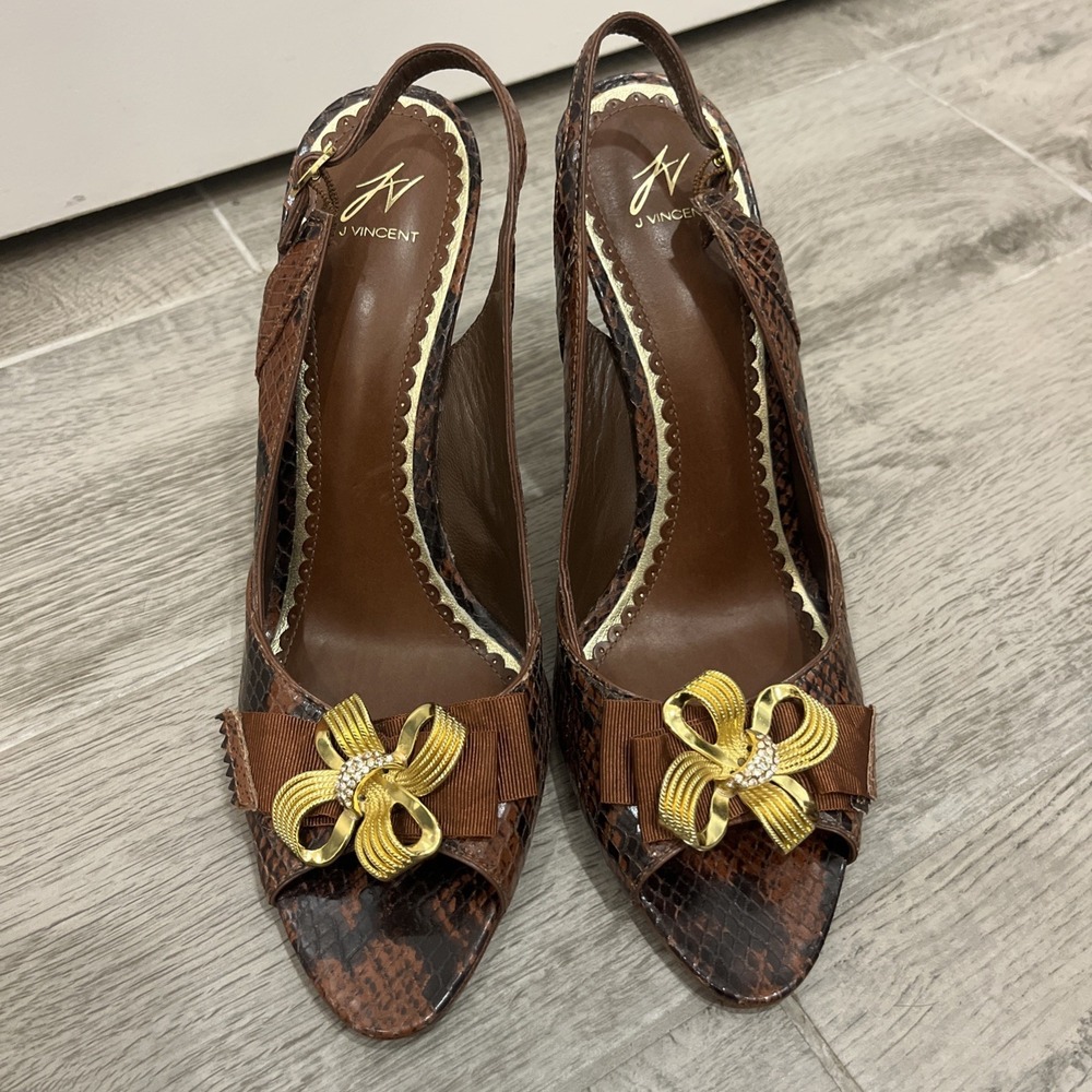 J Vincent Shoes Size 7.5 M Gold Bow Accent Brown Snakeskin Print Slingback Heels